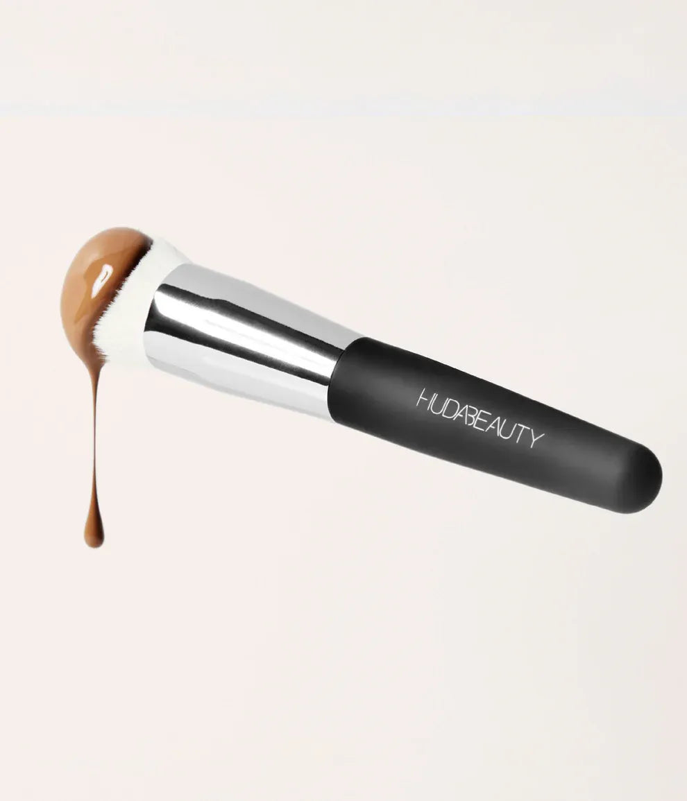 Huda Beauty Easy Blur Base Brush Makeup Brush