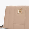 محفظة تومي هيلفيجر Th Monogram Flag Quilted Zip-Around
