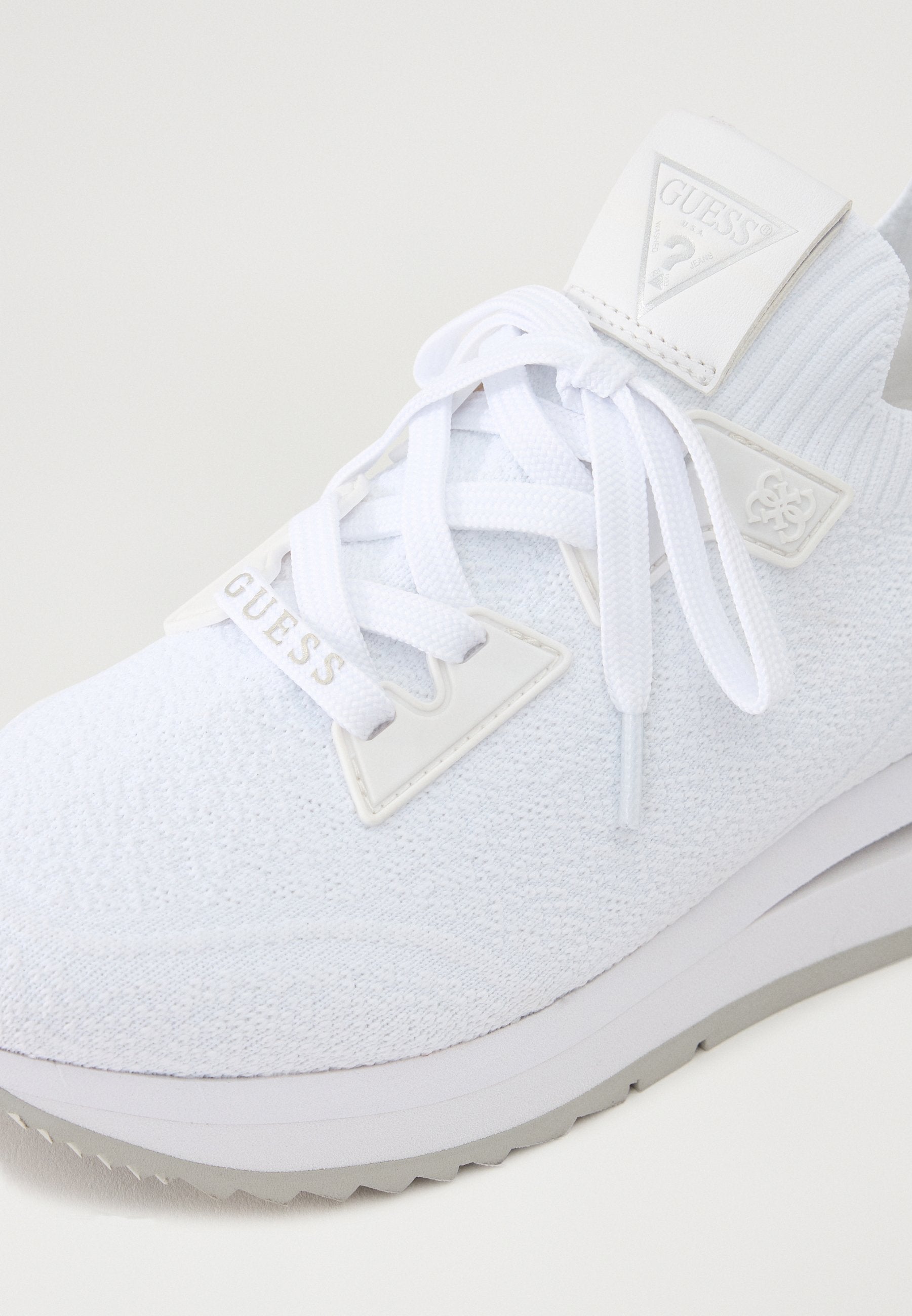 حذاء سنيكر جيس Esti