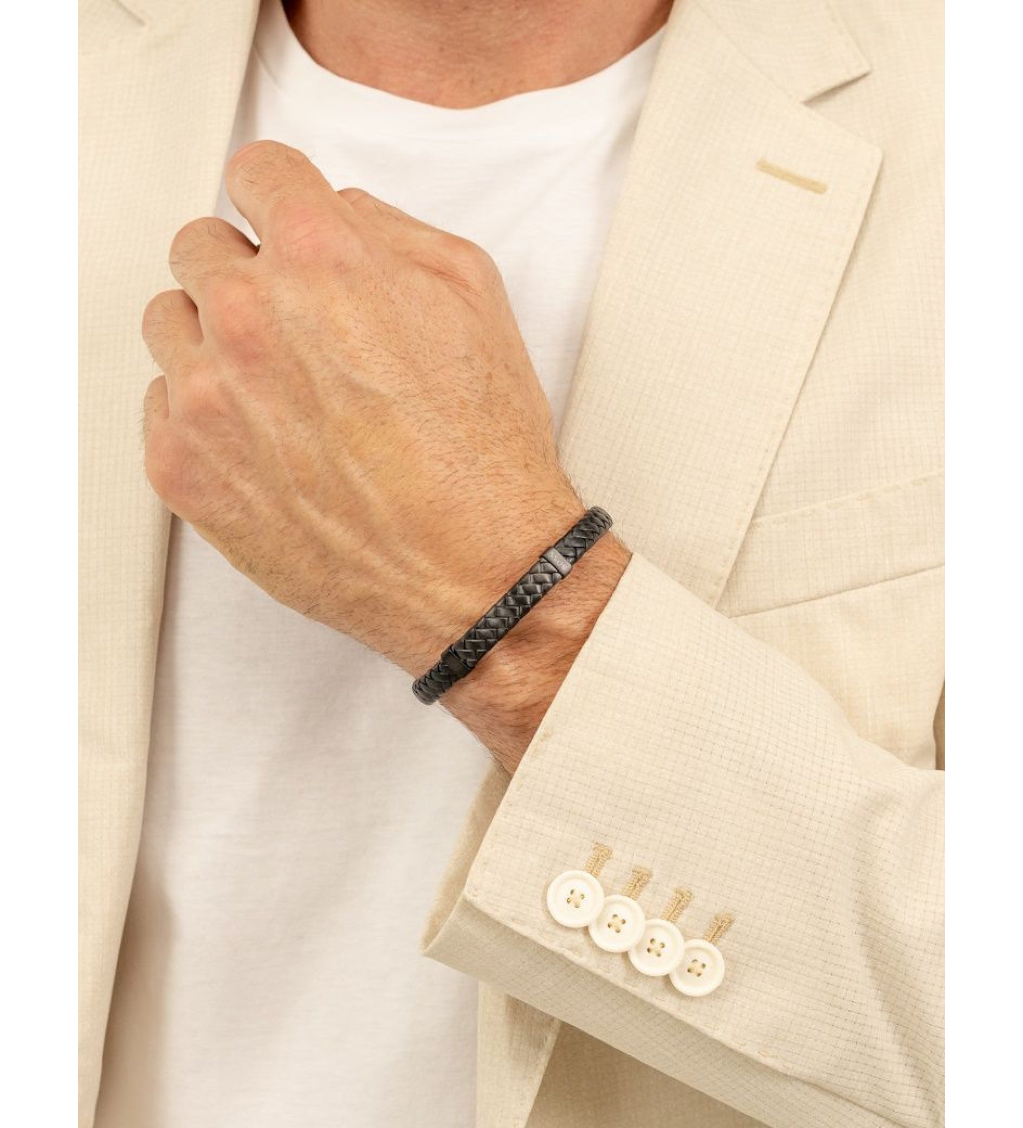 اسوارة هيوجو بوس