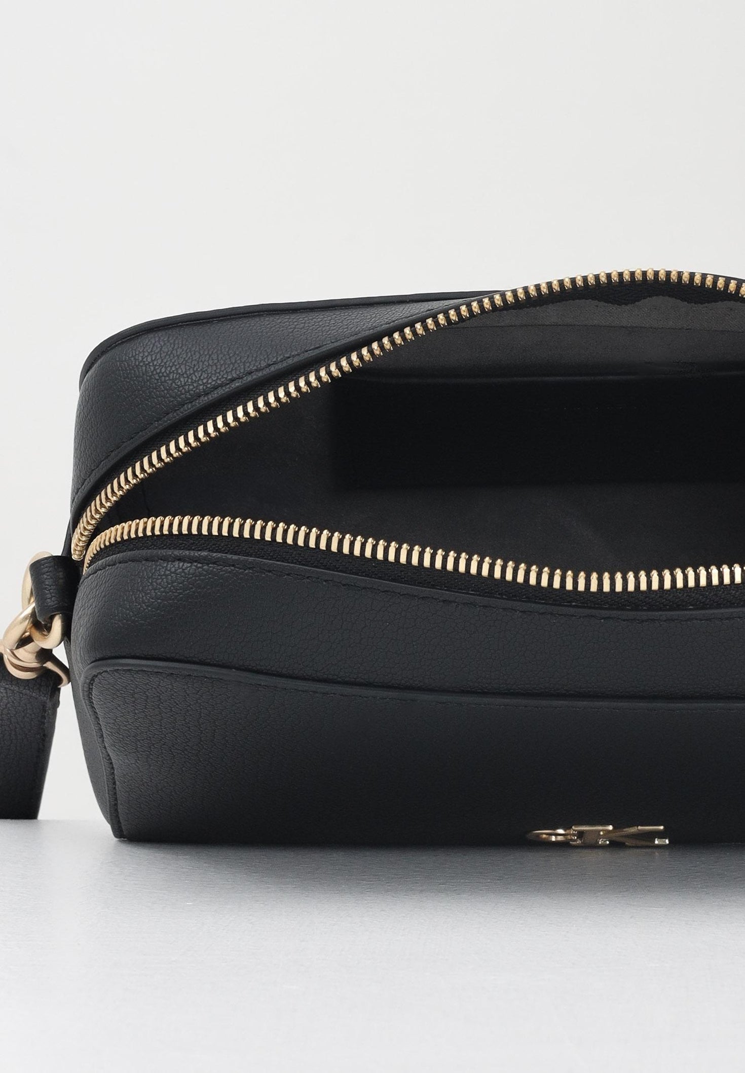 Calvin Klein Minimal Monogram Ew Camera Bag