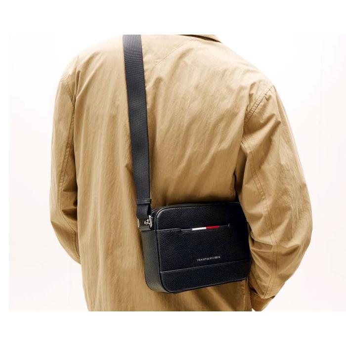 حقيبة تومي هيلفيجر Shoulder/crossbody Report