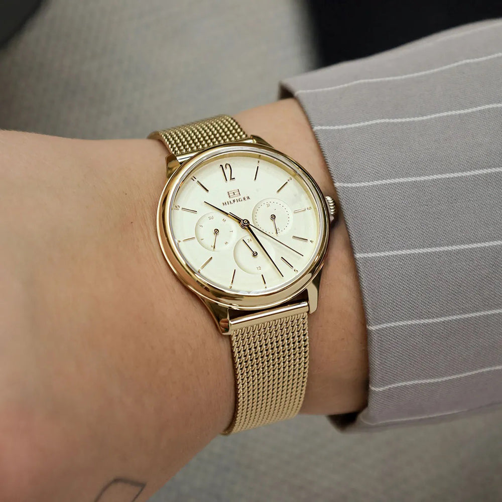 ساعة تومي هيلفيجر