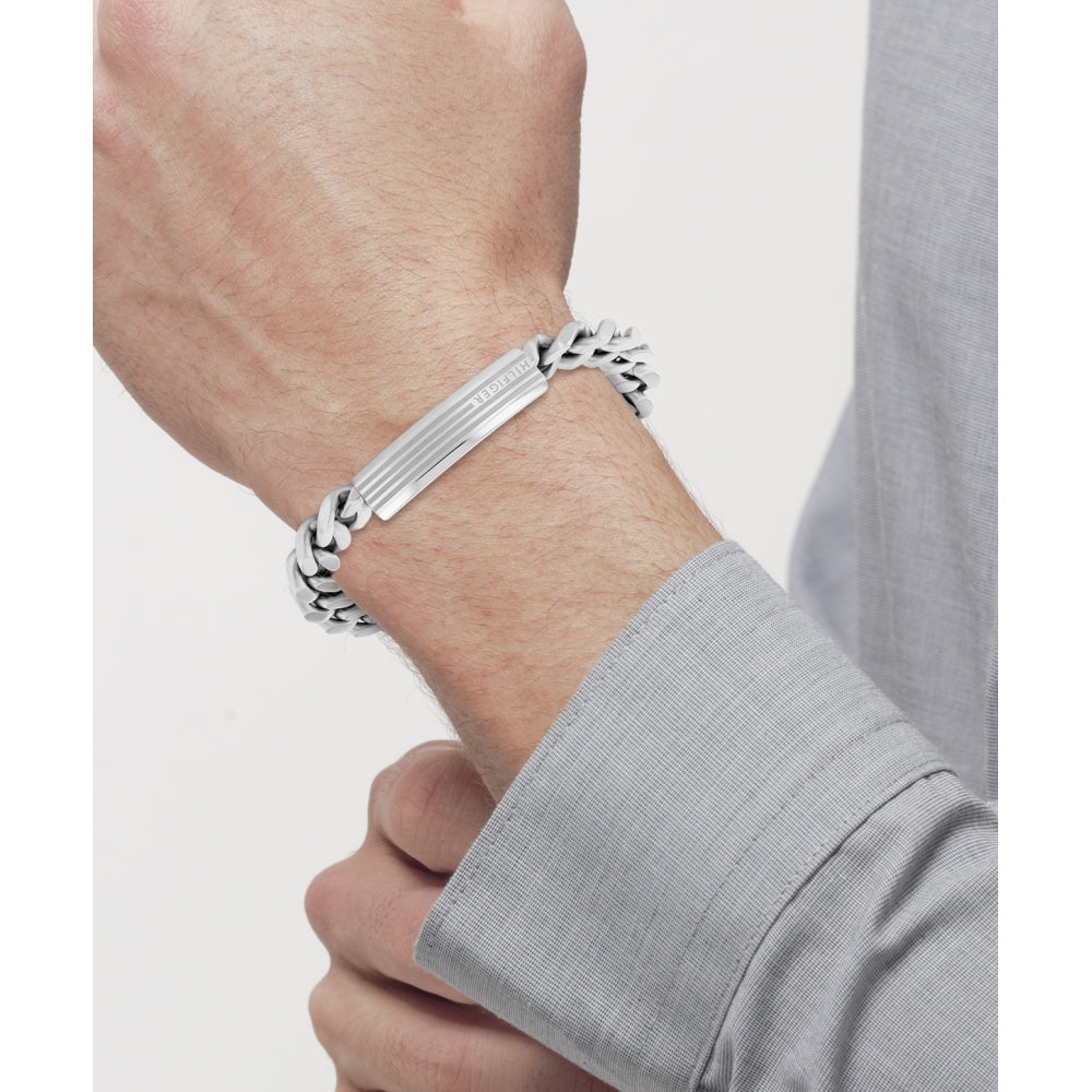 اسوارة تومي هيلفيجر