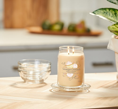 شمعة معطرة يانكي كاندل Vanilla Cupcake Signature