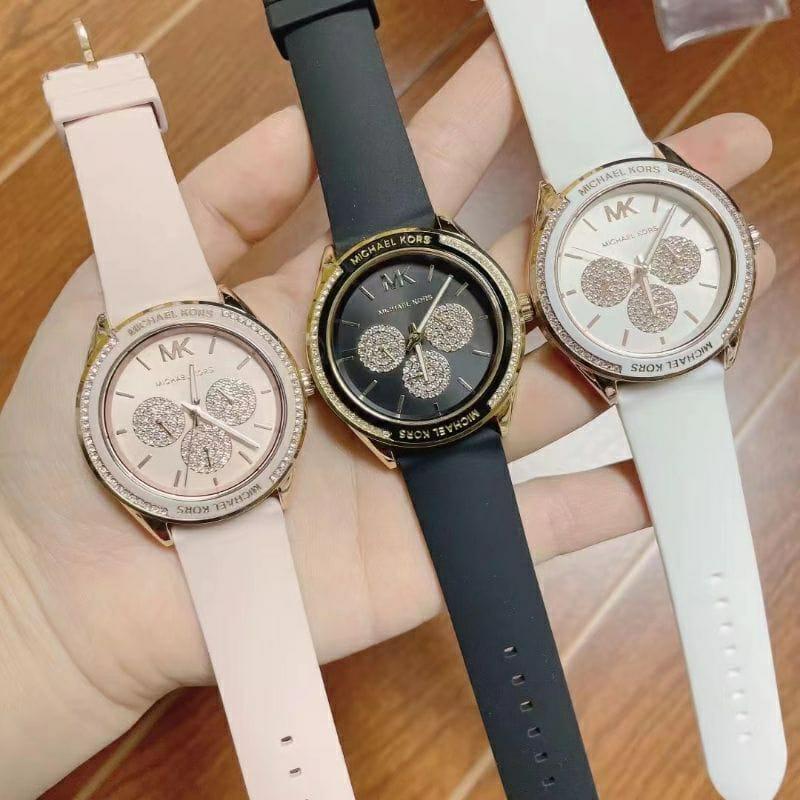 ساعة مايكل كورس