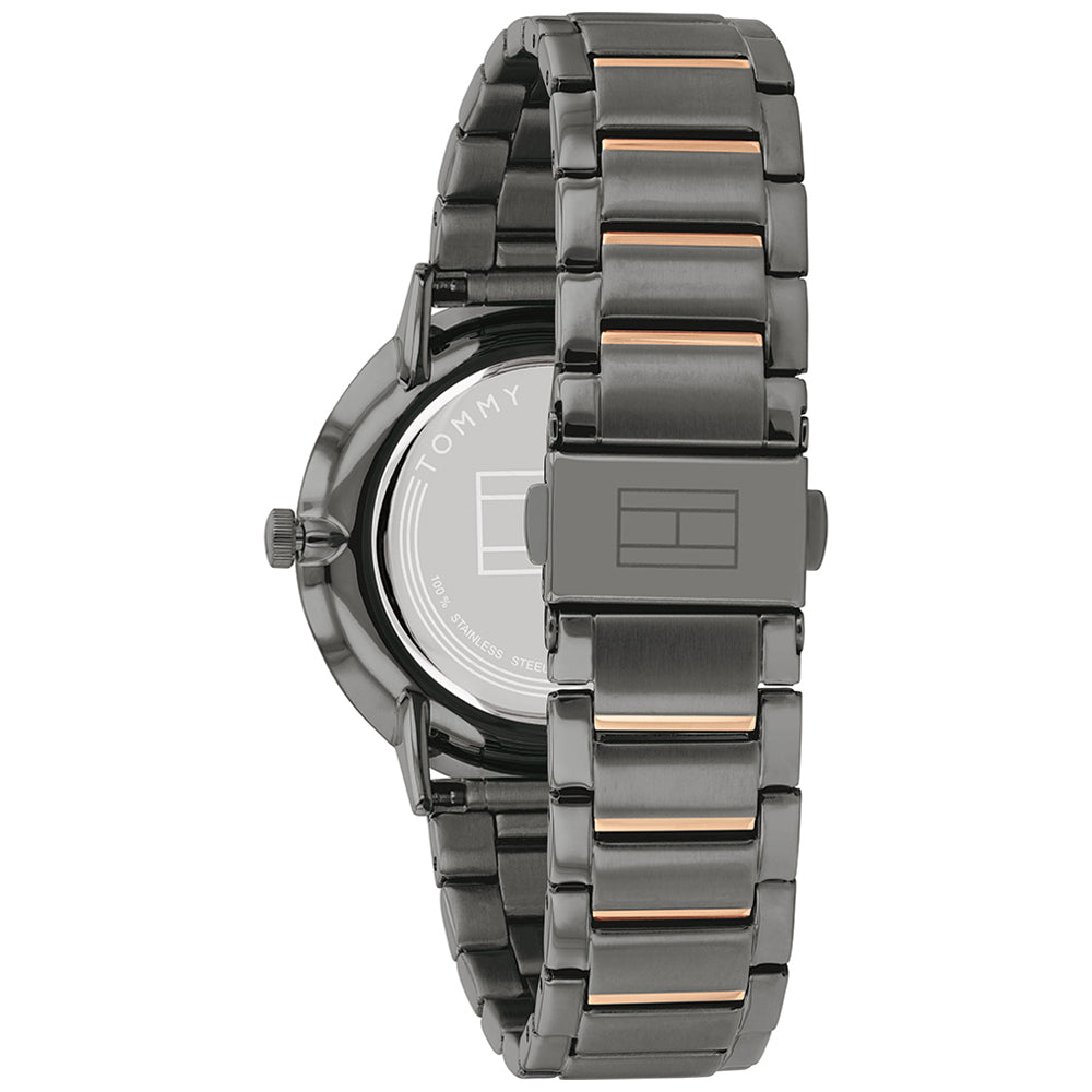 ساعة تومي هيلفيجر